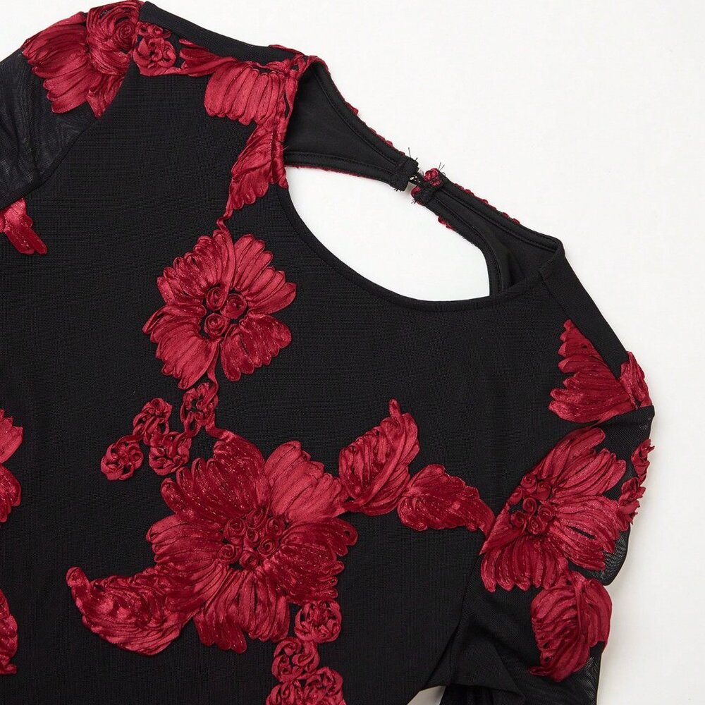 Red Romantic Elegant Women's Floral Embroidered Maxi Dress - Picture 10 of 11